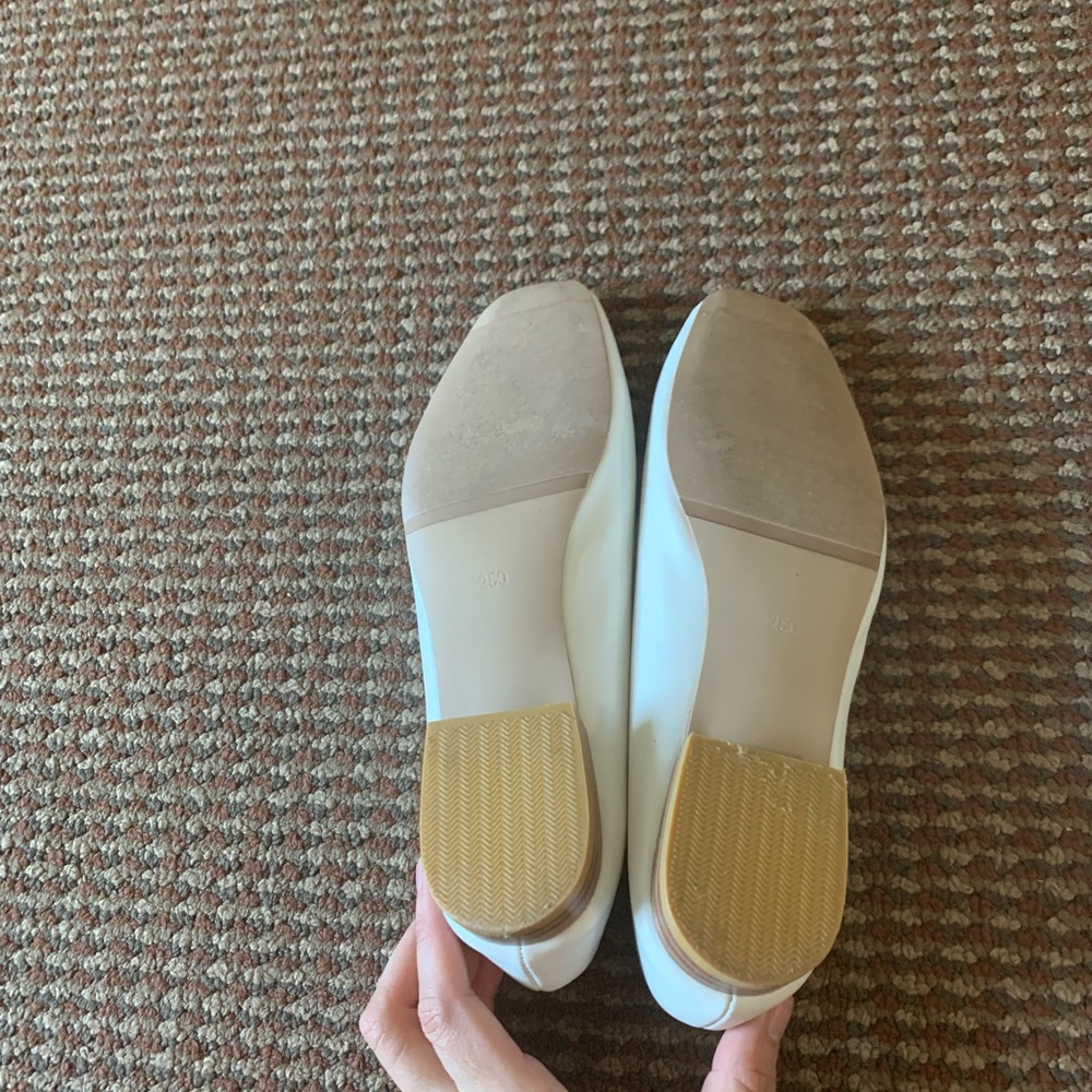 White flats - Picture 6 of 7